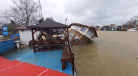 'Balık restoranı' tekne rüzgarda yan yattı