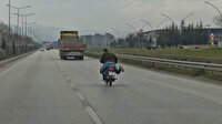 Bursa'da motosikletlinin tehlikeli yolculuğu kamerada