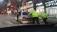 Amasya’da polisler yolda kalan sürücüye aracını iterek yardım etti