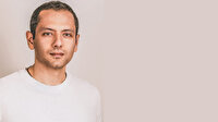 Gazetecilik roman yazarken işime yarıyor