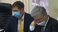 Ukrayna’nın eski Devlet Başkanı Poroşenko duruşmada uyuyakaldı