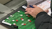 Galatasaray tribününde dikkat çeken görüntü: Her şeyi not aldı