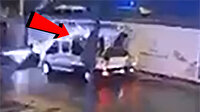 İBB reklam afişlerini jiletle keserek indirdi: Beyoğlu Belediye Başkanı Yıldız o anları paylaştı