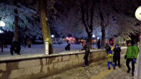 Burdur'da yunus polisleri çocuklarla kartopu oynadı