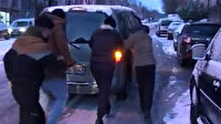 Bağcılar'da buz tutan yolda sürücülerin zor anları