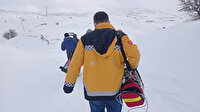 Bingöl'de sağlık ekipleri 115 yaşındaki hastaya karlı yolları aşarak ulaştı