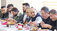 Sultangazi Belediye Başkanı Dursun, berber ve kuaför esnafını ağırladı