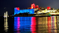 Bodrum Kalesi kırmızı- mavi ışıklarla aydınlatıldı