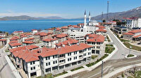 Depremzedeler yeni evlerine kavuşmanın mutluluğunu yaşıyor