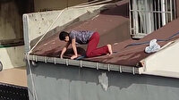 Çatıda temizlik yapan çocuk yürekleri ağza getirdi
