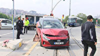 Eyüpsultan'da feci kaza: Raylara giren otomobile tramvay çarptı