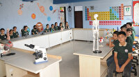 Umut Nayir'den örnek davranış: Cizre’deki okula fen laboratuvarı kurdu