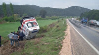 Hasta naklinden dönen ambulans şarampole devrildi: 3 yaralı