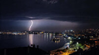 İstanbul'da şimşekler gökyüzünü aydınlattı