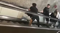 Metroda yumruklu kavga: Yürüyen merdivenlerden yuvarlandılar