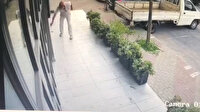İşten çıkarılınca camları çekiçle kırdı