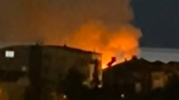 Burdur'da üç katlı binanın çatı katı yandı