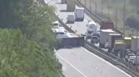 TEM Otoyolu'nda TIR devrildi yol trafiğe kapandı