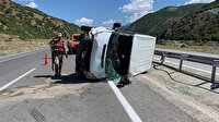 Cenazeye gidenleri taşıyan midibüs Erzincan'da devrildi: 21 kişi yaralandı