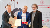 Şimdi sahne kadın oyunlarında