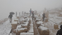 Nemrut Dağı'na mevsimin ilk karı yağdı