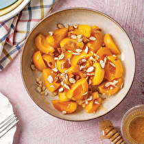 Kayısılı Ballı Bademli Salata