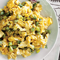 Yumurtalı Kuşkonmaz Kavurması