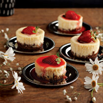 Çilek Soslu Cheesecake