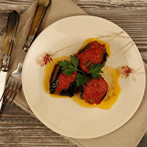 Domates Soslu Köfteli Patlıcan Sarma