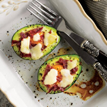 Fırında Pastırmalı Avokado