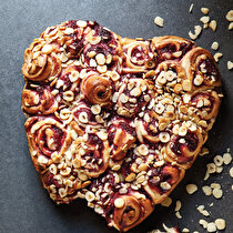 Çilekli Spiral Çörek