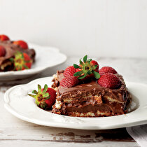 Çilekli Bisküvili Pasta