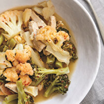 Tavuklu Acılı Brokoli Yemeği