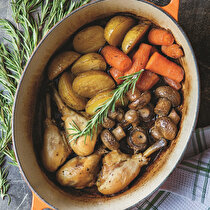 Fırında Patatesli Biberiyeli Tavuk