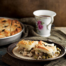 Tavuklu Tepsi Böreği