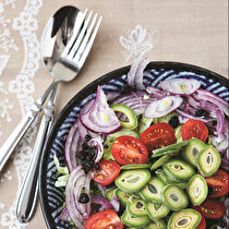 Kuş Üzümlü Çağla Salatası