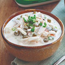 Tavuklu Erişteli Salata