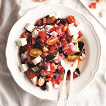 Peynirli Soğanlı Domates Salatası