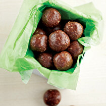 Yer Fıstıklı Çikolatalı Enerji Topları