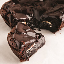 Arası Beyaz Çikolata ve Ganajlı Brownie