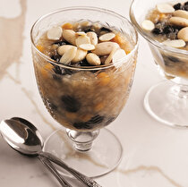 Damla Sakızlı ve Vişneli Aşure