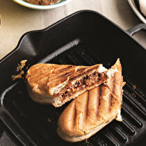 Çikolata ve Yer Fıstıklı Tost