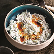 Lahanalı Baharatlı Yoğurtlu Salata