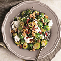 Lor Peynirli Brüksel Lahanası Salatası