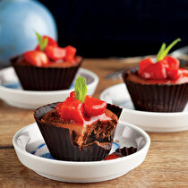 Çikolata Kasesinde Çilekli Mousse