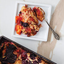 Nektarin ve Vişneli Crumble