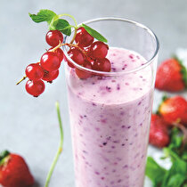 Kefir Yoğurtlu ve Orman Meyveli Smoothie