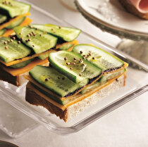 Cheddar & Zeytin Ezmeli Salatalıklı Sandviç