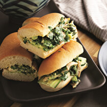 Kişnişli Tavuk Sandviç