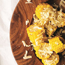 Parmesanlı Taze Çekilmiş Karabiberli Mısır